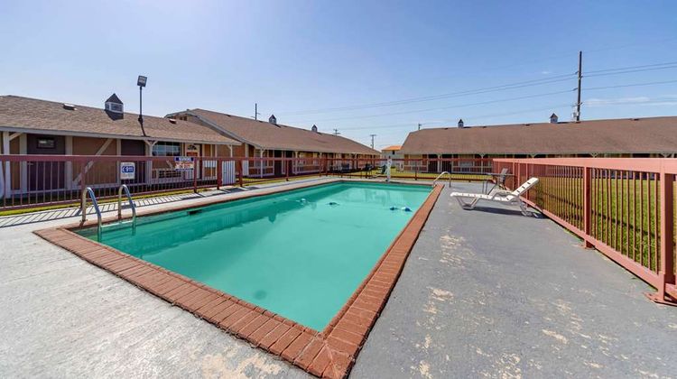 Econo Lodge Pryor Pool