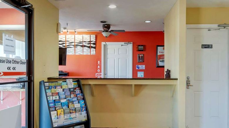 <b>Econo Lodge Pryor Lobby</b>. Images powered by <a href="https://iceportal.shijigroup.com/" title="IcePortal" target="_blank">IcePortal</a>.