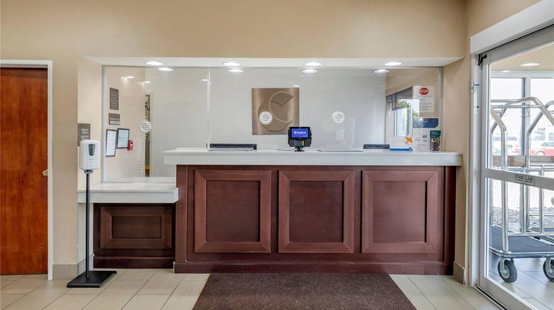 <b>Comfort Inn Oklahoma City Lobby</b>. Images powered by <a href="https://iceportal.shijigroup.com/" title="IcePortal" target="_blank">IcePortal</a>.