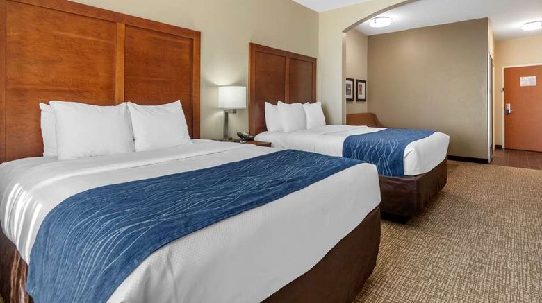 <b>Comfort Inn and Suites Glenpool Suite</b>. Images powered by <a href="https://iceportal.shijigroup.com/" title="IcePortal" target="_blank">IcePortal</a>.