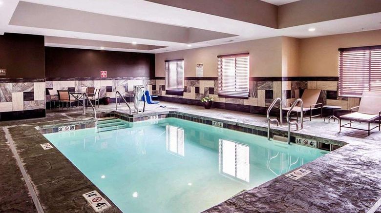 <b>Comfort Inn and Suites Alva Pool</b>. Images powered by <a href="https://iceportal.shijigroup.com/" title="IcePortal" target="_blank">IcePortal</a>.
