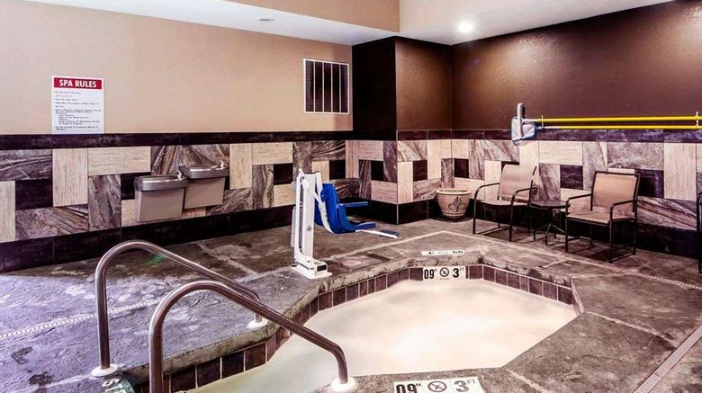 <b>Comfort Inn and Suites Alva Pool</b>. Images powered by <a href="https://iceportal.shijigroup.com/" title="IcePortal" target="_blank">IcePortal</a>.