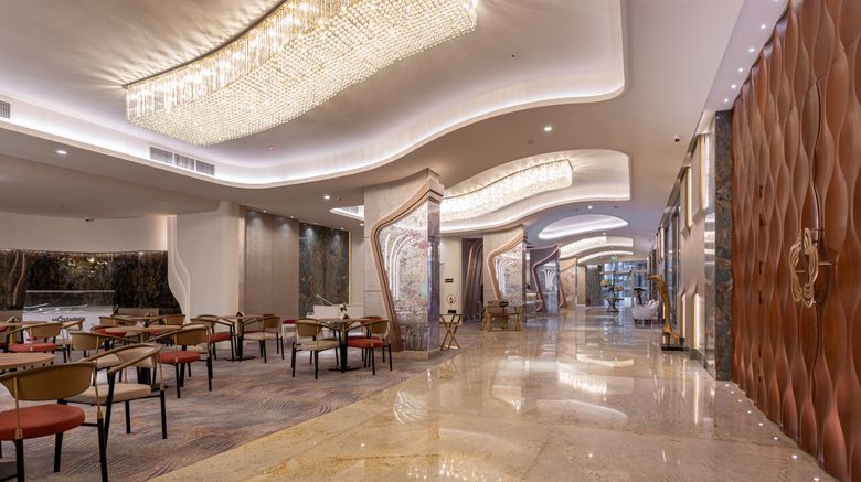 <b>Crowne Plaza Mirage Lobby</b>. Images powered by <a href="https://www.leonardoworldwide.com/" title="Leonardo Worldwide" target="_blank">Leonardo</a>.