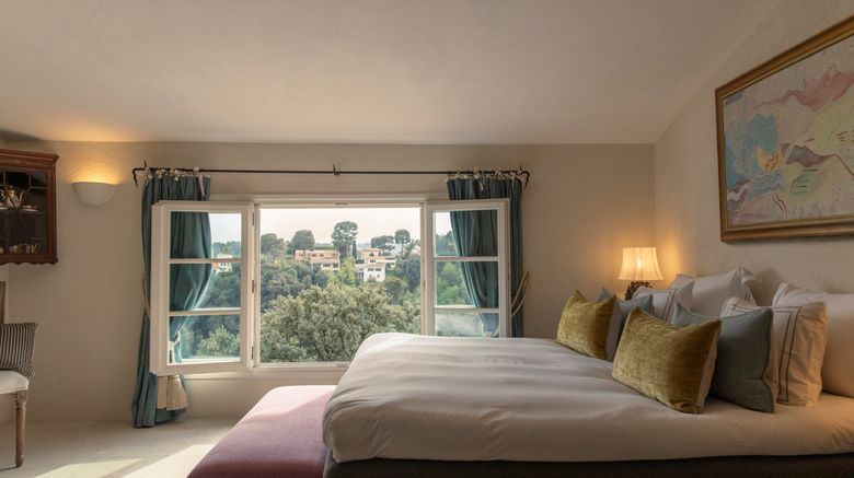 <b>Chateau Le Cagnard Room</b>. Images powered by <a href="https://www.leonardoworldwide.com/" title="Leonardo Worldwide" target="_blank">Leonardo</a>.