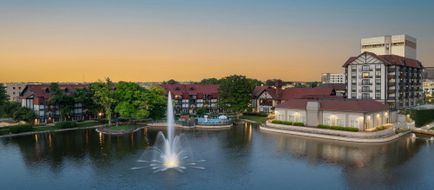 Sheraton Westport Chalet Hotel St. Louis Exterior