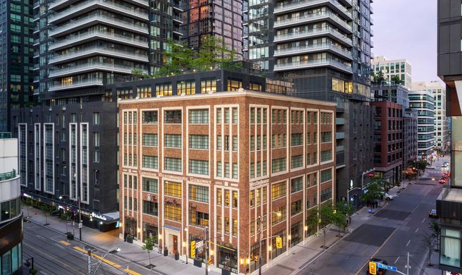 Sutton Place Hotel Toronto Exterior