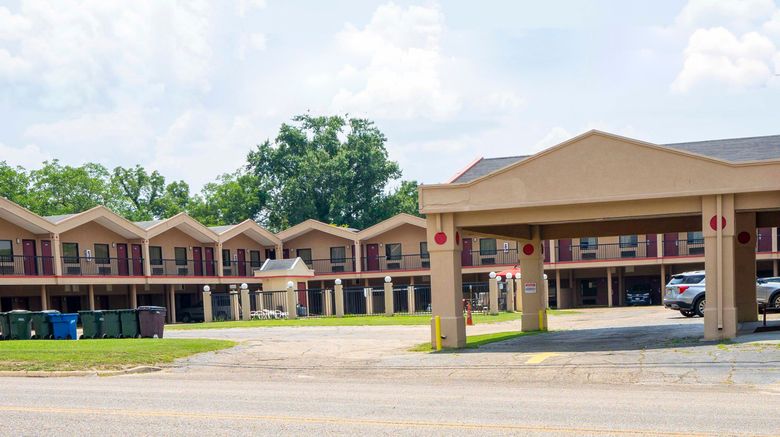 <b>OYO Hotel Opp AL, Floral Hwy Exterior</b>. Images powered by <a href="https://www.leonardoworldwide.com/" title="Leonardo Worldwide" target="_blank">Leonardo</a>.