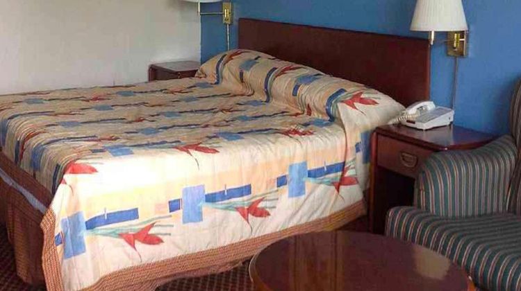 Super Inn & Suites Room