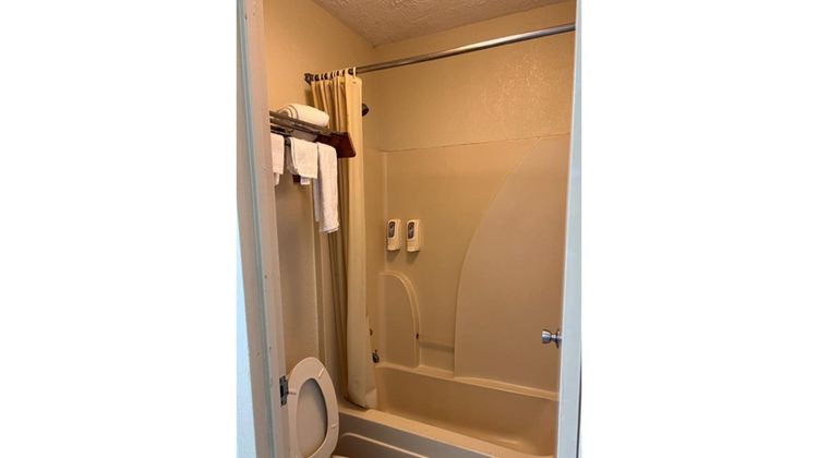 Super Inn & Suites Room