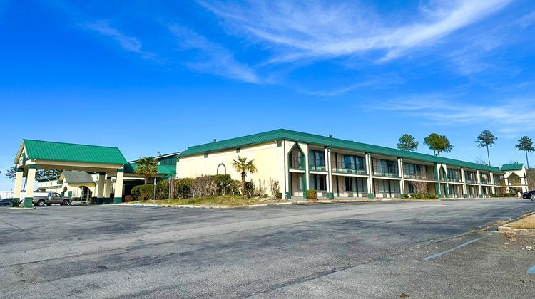 Super Inn & Suites Exterior