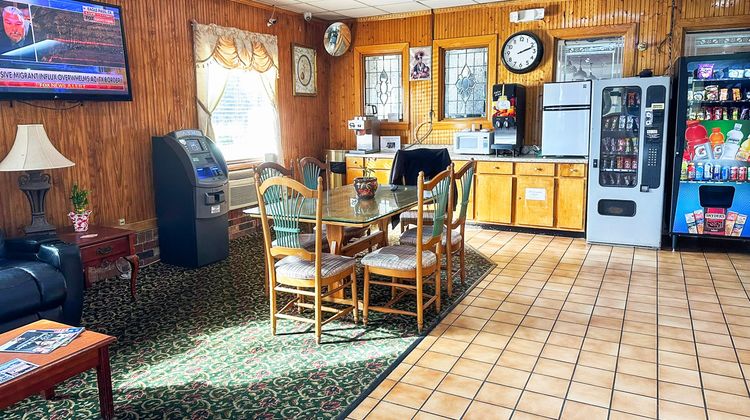 Super Inn & Suites Lobby