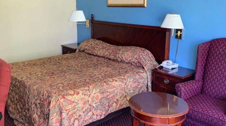 Super Inn & Suites Room