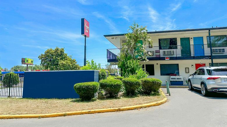 <b>Luxury Inn Exterior</b>. Images powered by <a href="https://www.leonardoworldwide.com/" title="Leonardo Worldwide" target="_blank">Leonardo</a>.