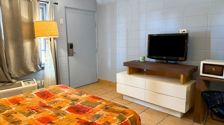 <b>Luxury Inn Room</b>. Images powered by <a href="https://www.leonardoworldwide.com/" title="Leonardo Worldwide" target="_blank">Leonardo</a>.