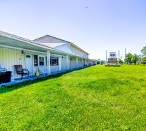 Country Hearth Inn Sturgis Michigan Exterior
