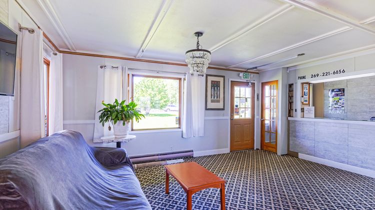 Country Hearth Inn Sturgis Michigan Lobby