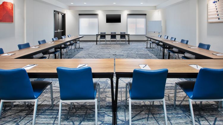 Holiday Inn Express & Suites Duncan Meeting