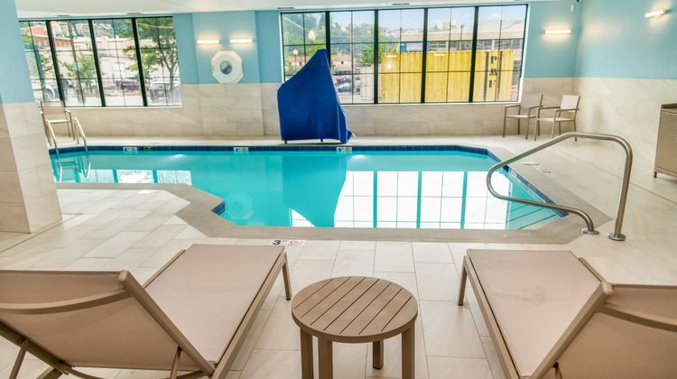 Holiday Inn Express Pittsburgh Southside Pool
