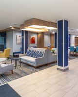 Holiday Inn Express Sts Hawaiian Gardens
