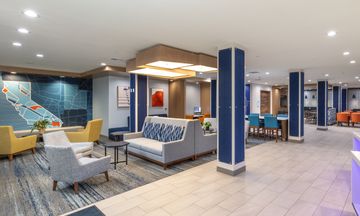 Holiday Inn Express Sts Hawaiian Gardens
