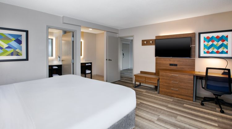 Holiday Inn Express Nashville Downtown Suite