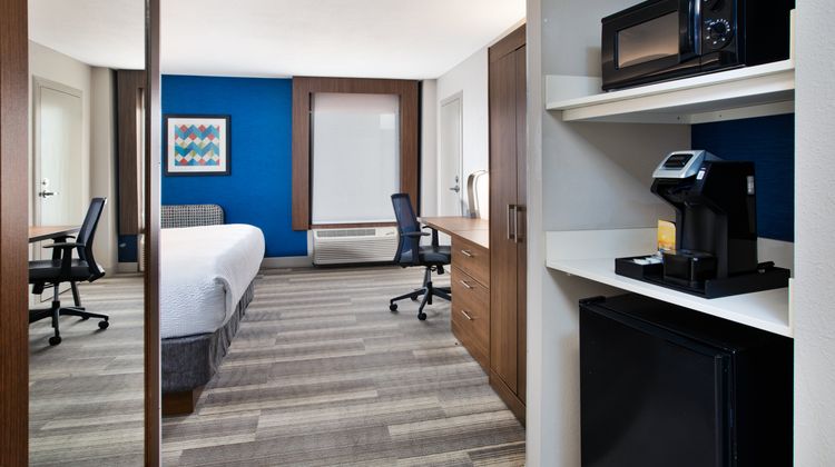 Holiday Inn Express Nashville Downtown Room