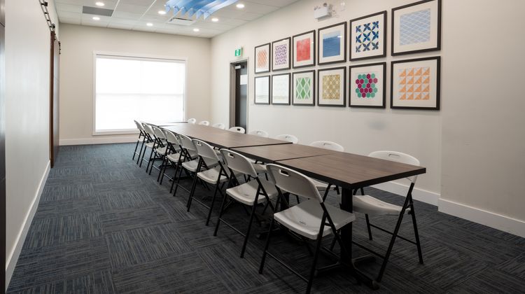 Holiday Inn Express-Suites SW/Windermere Meeting