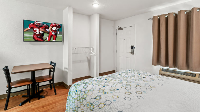 <b>HomeTowne Studios Detroit - Livonia Room</b>. Images powered by <a href="https://www.leonardoworldwide.com/" title="Leonardo Worldwide" target="_blank">Leonardo</a>.