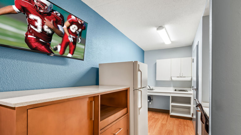 <b>HomeTowne Studios Detroit - Livonia Room</b>. Images powered by <a href="https://www.leonardoworldwide.com/" title="Leonardo Worldwide" target="_blank">Leonardo</a>.