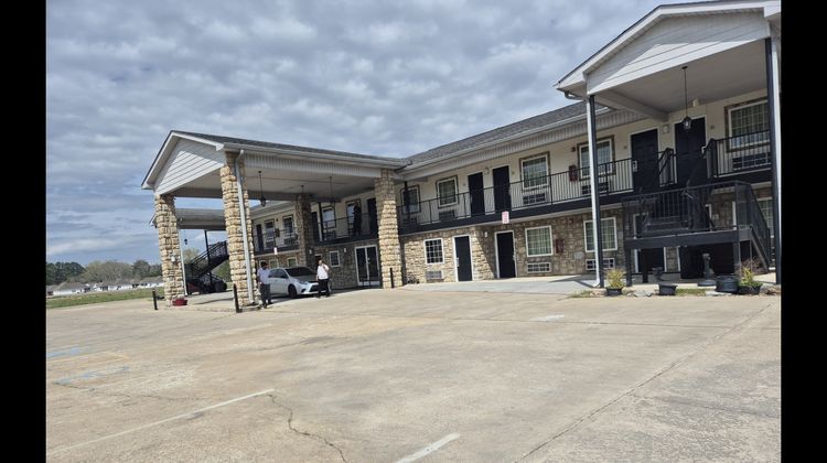 Econo Lodge Inn & Suites Exterior