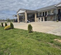 Econo Lodge Inn & Suites Exterior