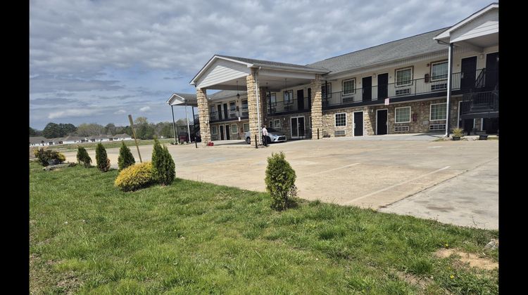 Econo Lodge Inn & Suites Exterior