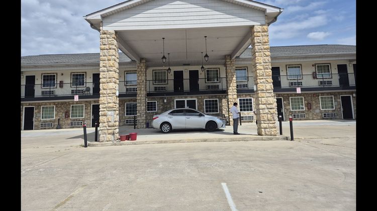 Econo Lodge Inn & Suites Exterior
