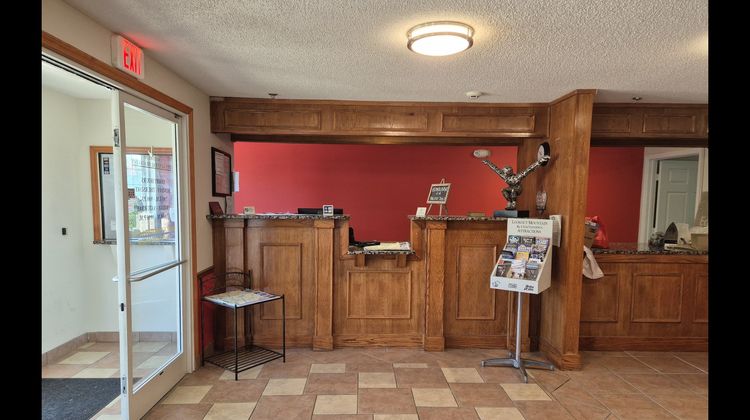 Econo Lodge Inn & Suites Lobby
