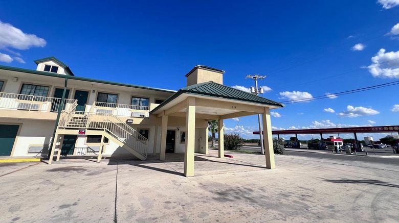 <b>OYO Hotel Pearsall I-35 East Exterior</b>. Images powered by <a href="https://www.leonardoworldwide.com/" title="Leonardo Worldwide" target="_blank">Leonardo</a>.