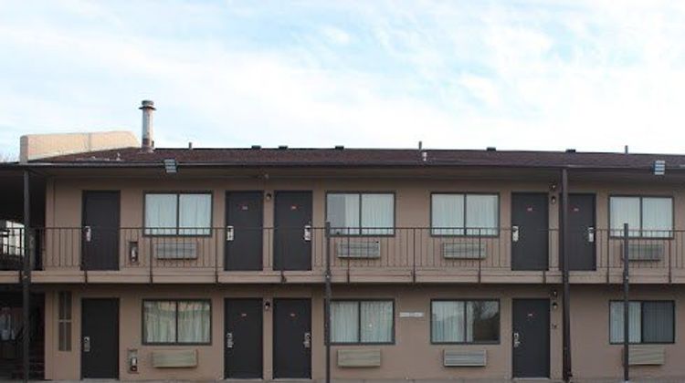 Travel Inn Omaha Exterior