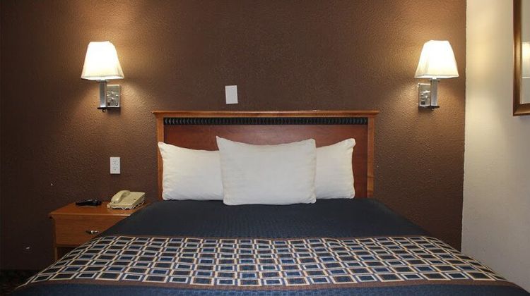 Travel Inn Omaha Room