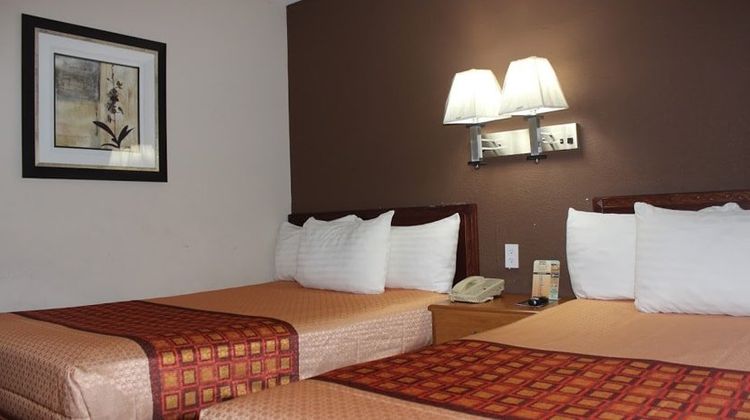 Travel Inn Omaha Room