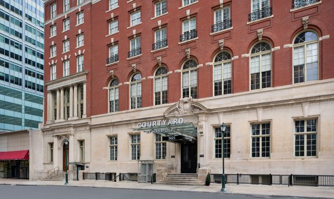 Courtyard Marriot Philadelphia Downtown Exterior