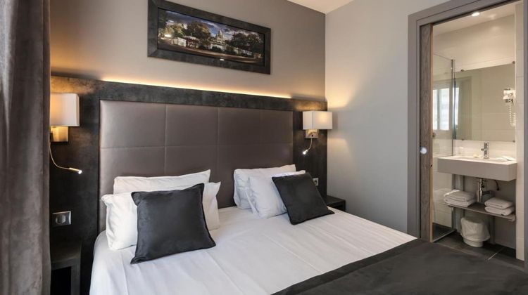 Paris Italie Hotel Room