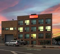 Red Roof PLUS+ Brooklyn - 3rd Ave Exterior