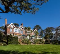 Orestone Manor Hotel & Restaurant Exterior