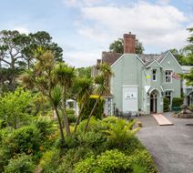 Orestone Manor Hotel & Restaurant Exterior