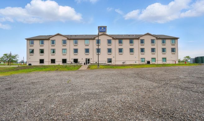 Cobblestone Hotel & Suites Exterior
