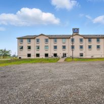 Cobblestone Hotel & Suites