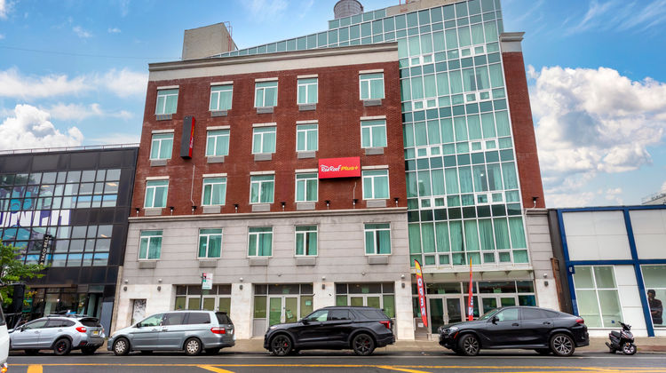 Red Roof Plus Brooklyn-Flatbush Avenue Exterior