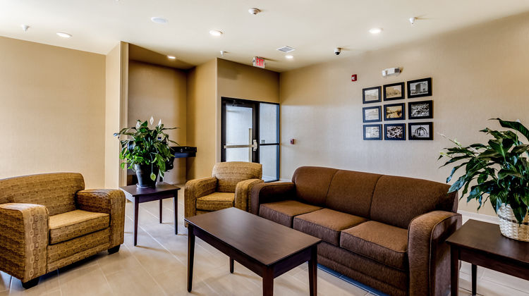 Cobblestone Inn & Suites Waverly Lobby