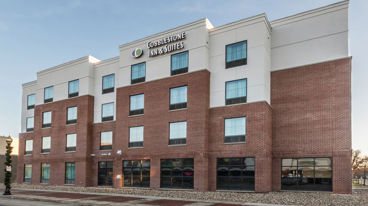 Cobblestone Inn & Suites Waverly Exterior
