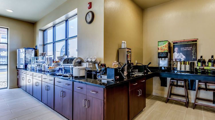 Cobblestone Inn & Suites Waverly Restaurant