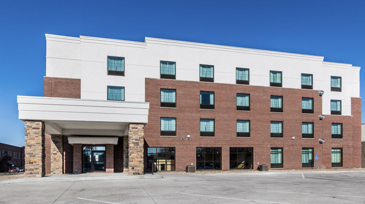 Cobblestone Inn & Suites Waverly Exterior
